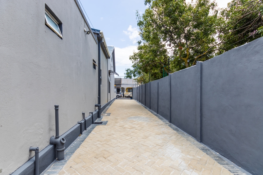 To Let 8 Bedroom Property for Rent in Observatory Western Cape